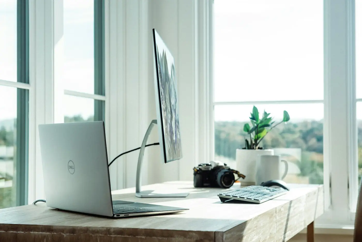 Espacio de trabajo en casa con computador